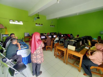 WORKSHOP LEARNING MANAGEMENT SYSTEM IMPLEMENTASI PENILAIAN BERBASIS IT 