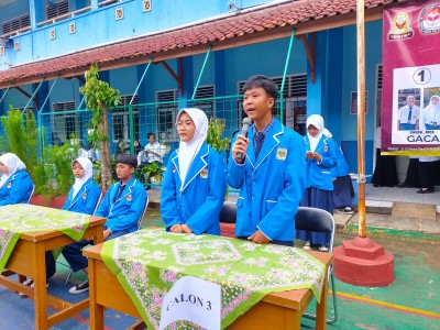 PEMILIHAN CALON KETUA DAN WAKIL KETUA OSIS SMPN 1 KAWALI