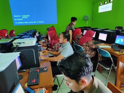 WORKSHOP LEARNING MANAGEMENT SYSTEM IMPLEMENTASI PENILAIAN BERBASIS IT 