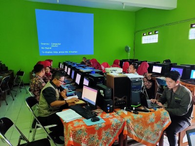 WORKSHOP LEARNING MANAGEMENT SYSTEM IMPLEMENTASI PENILAIAN BERBASIS IT 