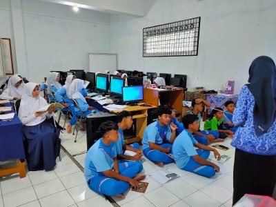 Kegiatan Pembelajaran Menggunakan Multimedia ANYBOARD 