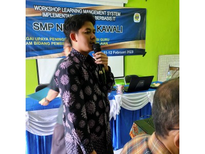 WORKSHOP LEARNING MANAGEMENT SYSTEM IMPLEMENTASI PENILAIAN BERBASIS IT 