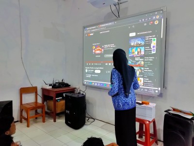 Kegiatan Pembelajaran Menggunakan Multimedia ANYBOARD 