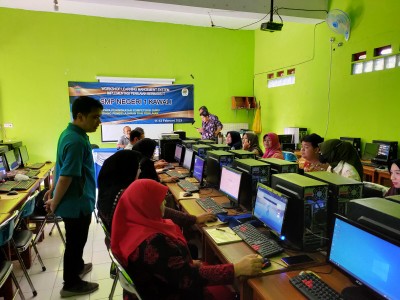 WORKSHOP LEARNING MANAGEMENT SYSTEM IMPLEMENTASI PENILAIAN BERBASIS IT 