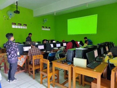 WORKSHOP LEARNING MANAGEMENT SYSTEM IMPLEMENTASI PENILAIAN BERBASIS IT 
