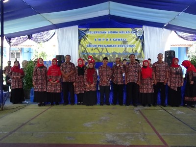  Pelepasan Siswa Kelas IX Tahun Pelajaran 2021-2022