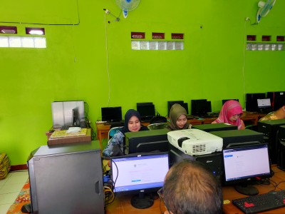 WORKSHOP LEARNING MANAGEMENT SYSTEM IMPLEMENTASI PENILAIAN BERBASIS IT 