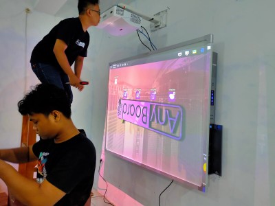 Instalasi dan Penyerahan Anyboard Media Pembelajaran Board Interaktif / Alat Multimedia