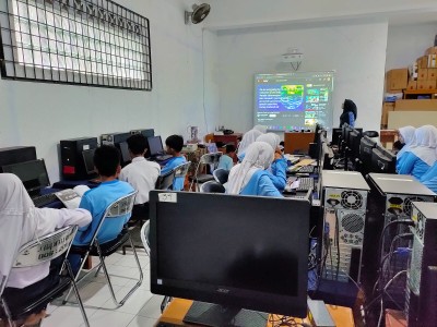 Kegiatan Pembelajaran Menggunakan Multimedia ANYBOARD 