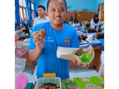 Syukuran Paturai Tineung Purna Bakti Iyom Maryam, S.Pd