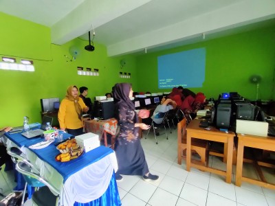 WORKSHOP LEARNING MANAGEMENT SYSTEM IMPLEMENTASI PENILAIAN BERBASIS IT 